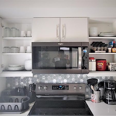 Serene 2 Bedroom Condo With Balcony And Lakeview Γουίνιπεγκ Εξωτερικό φωτογραφία