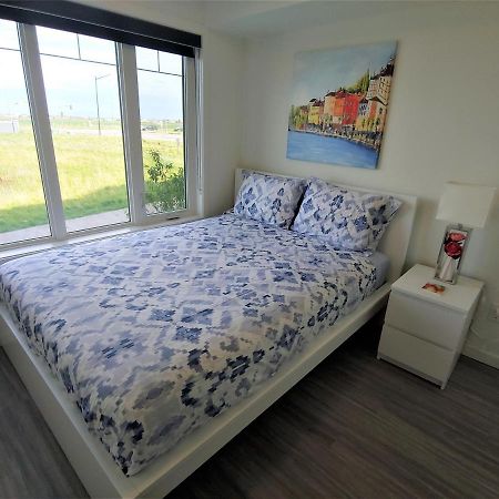 Serene 2 Bedroom Condo With Balcony And Lakeview Γουίνιπεγκ Εξωτερικό φωτογραφία