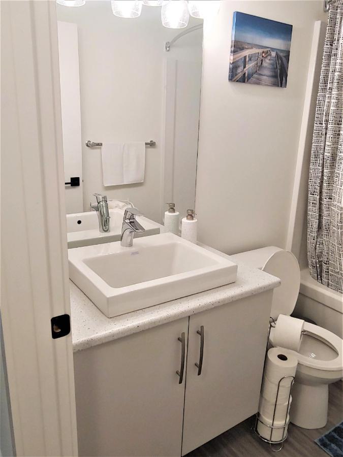 Serene 2 Bedroom Condo With Balcony And Lakeview Γουίνιπεγκ Εξωτερικό φωτογραφία