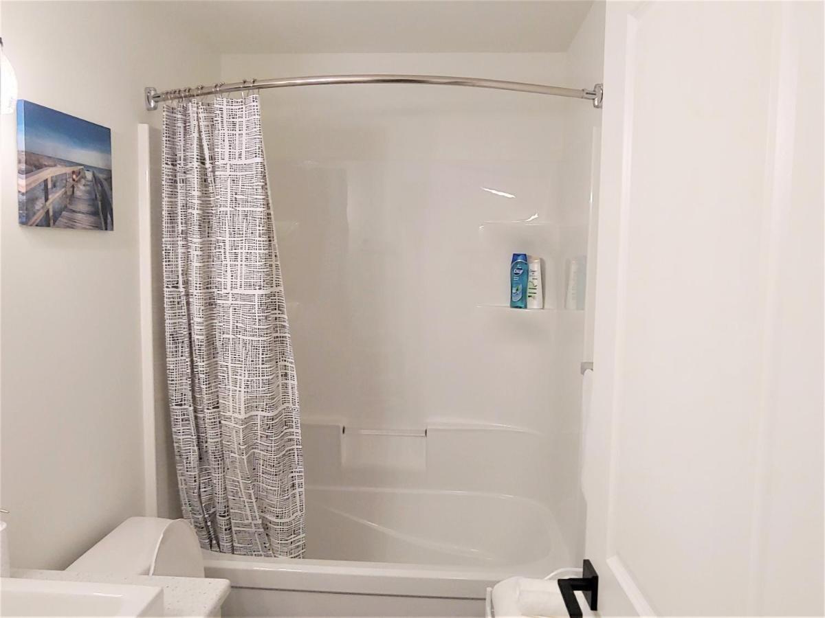 Serene 2 Bedroom Condo With Balcony And Lakeview Γουίνιπεγκ Εξωτερικό φωτογραφία