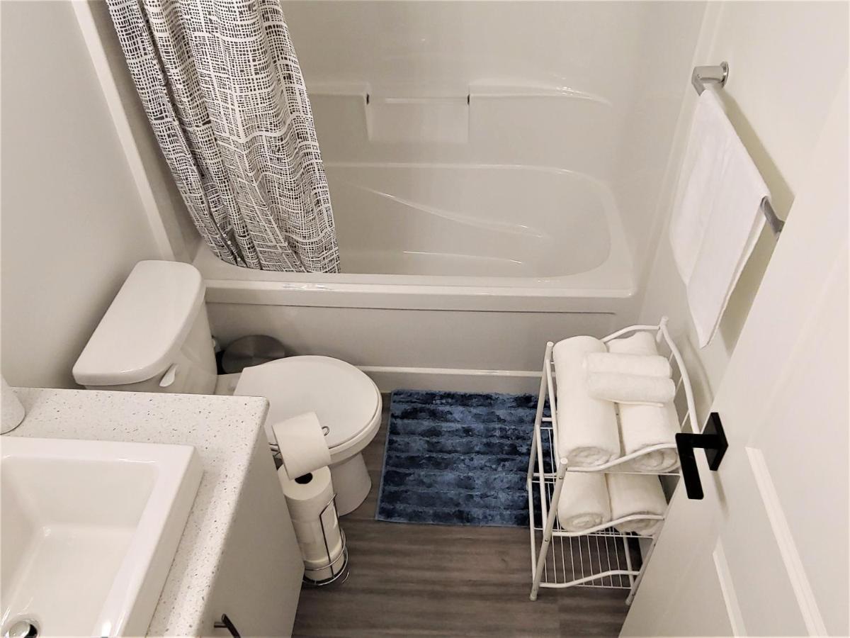 Serene 2 Bedroom Condo With Balcony And Lakeview Γουίνιπεγκ Εξωτερικό φωτογραφία