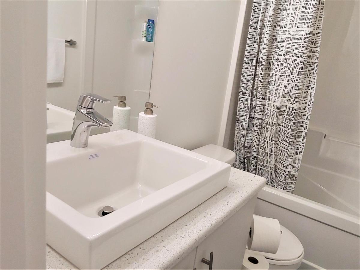 Serene 2 Bedroom Condo With Balcony And Lakeview Γουίνιπεγκ Εξωτερικό φωτογραφία