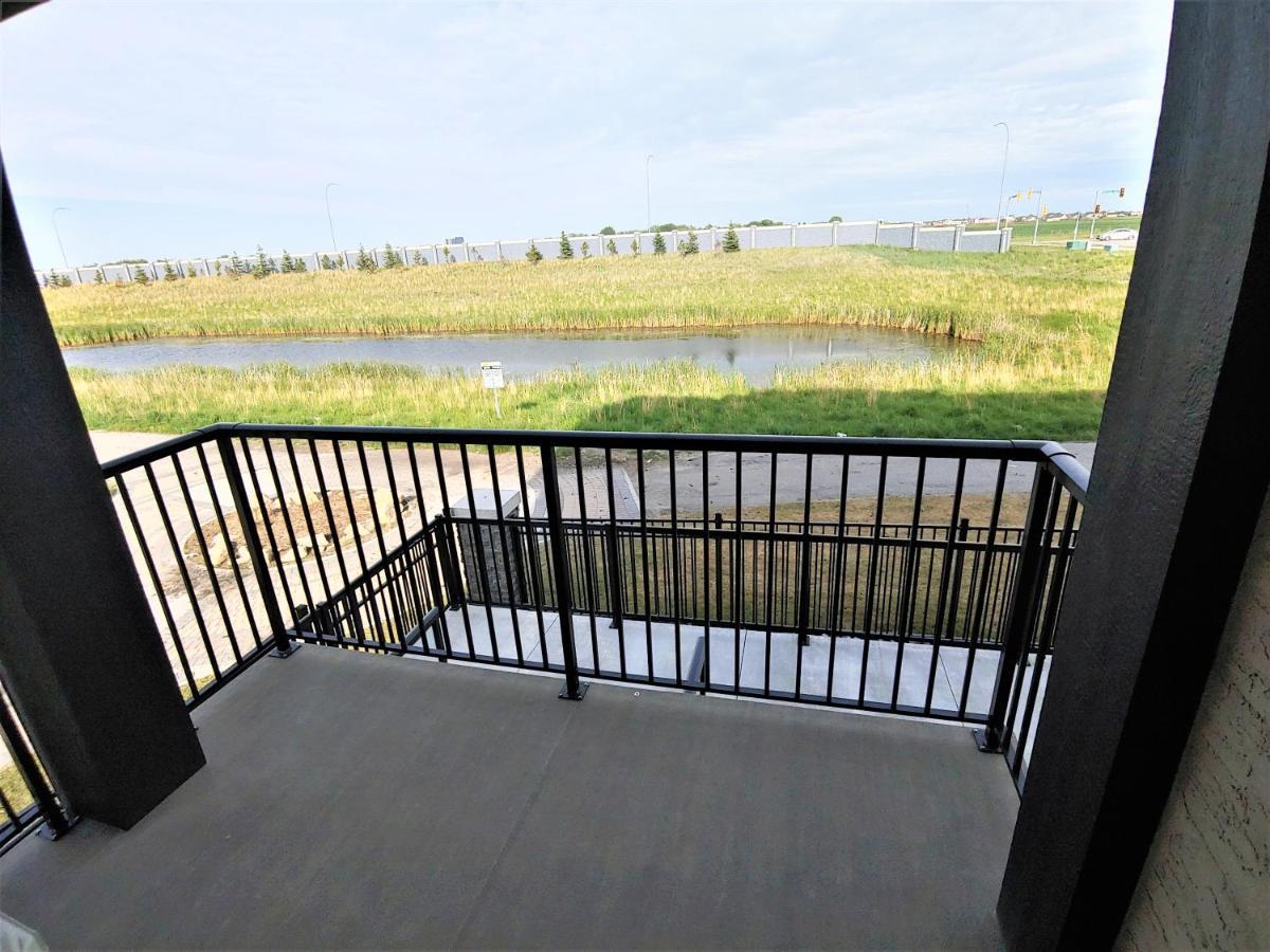 Serene 2 Bedroom Condo With Balcony And Lakeview Γουίνιπεγκ Εξωτερικό φωτογραφία
