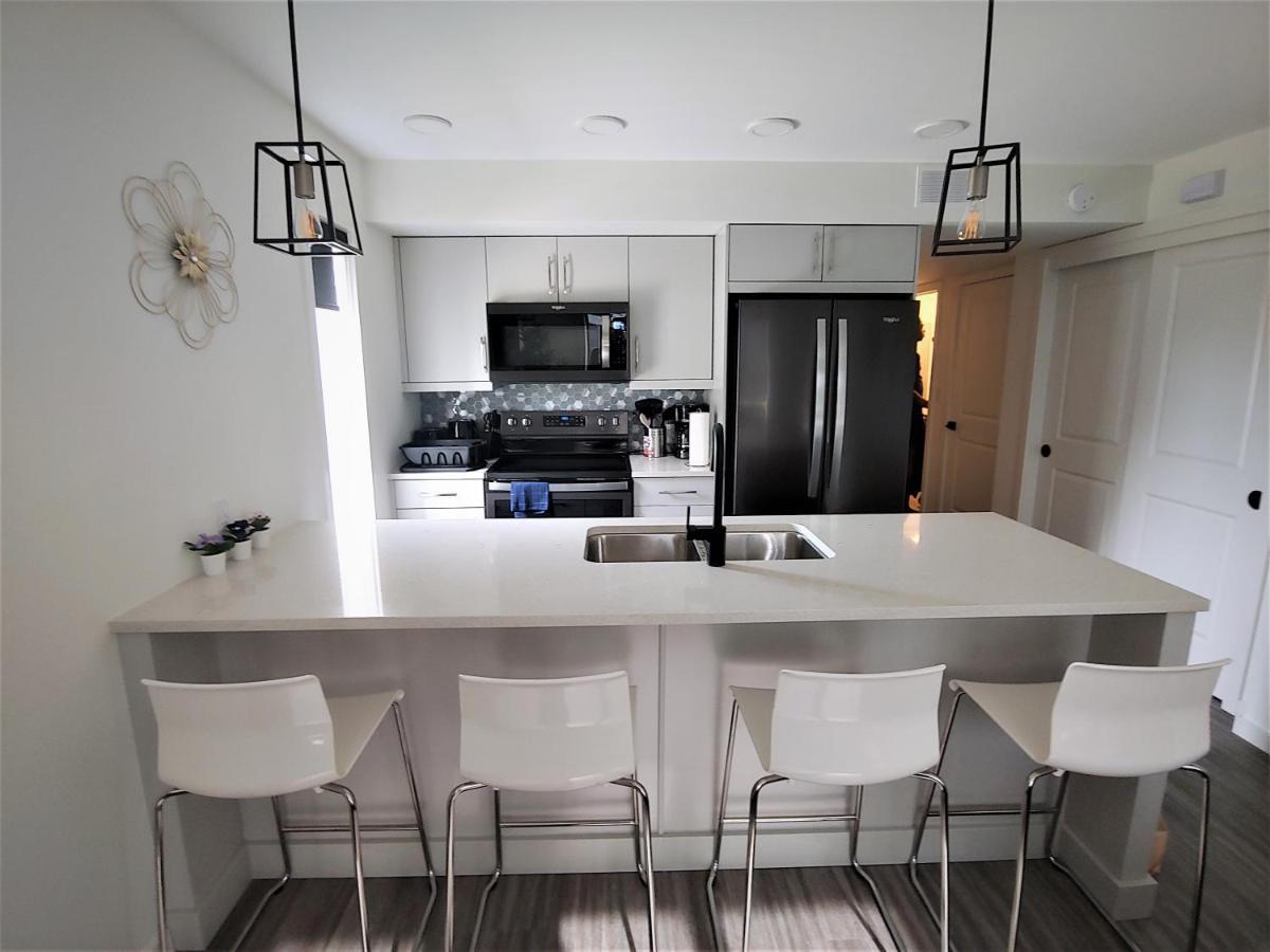 Serene 2 Bedroom Condo With Balcony And Lakeview Γουίνιπεγκ Εξωτερικό φωτογραφία